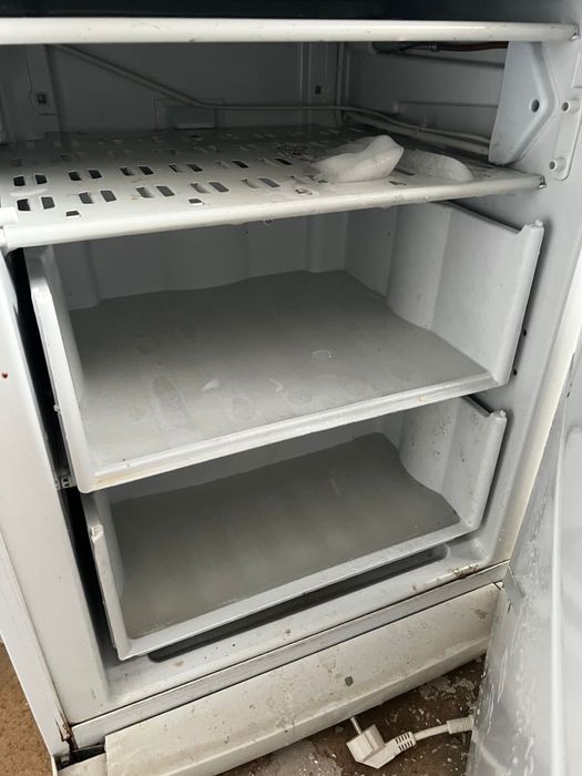 Продам Холодильник Indesit Срочно