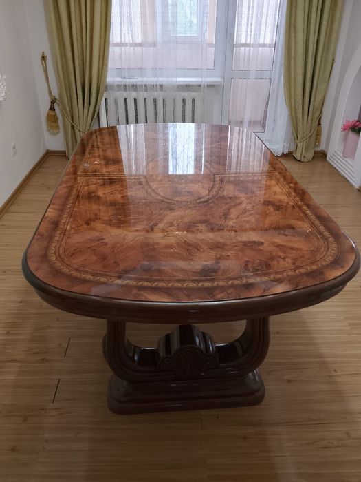 Продам стол срочно