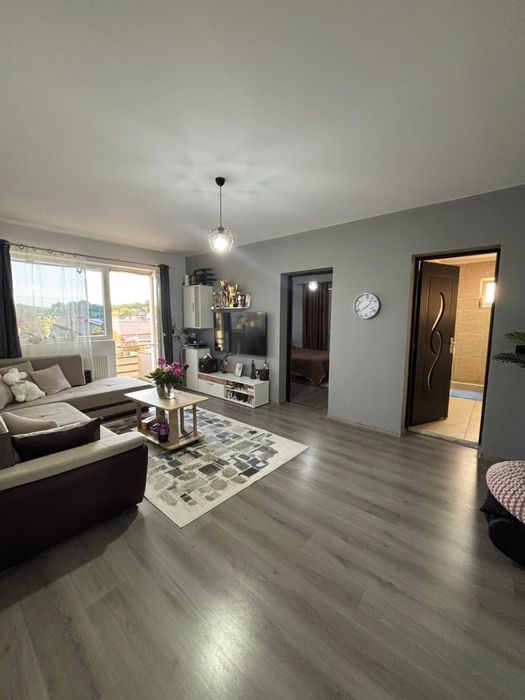Vând apartament Crișeni
