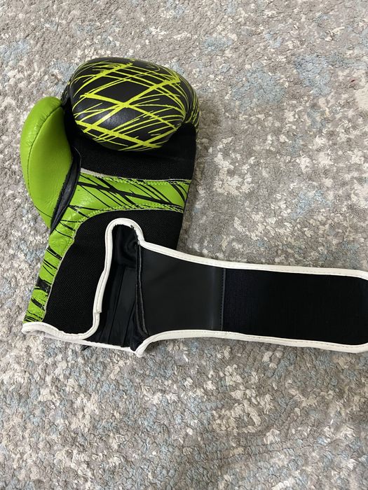 Перчатки боксерские VELO