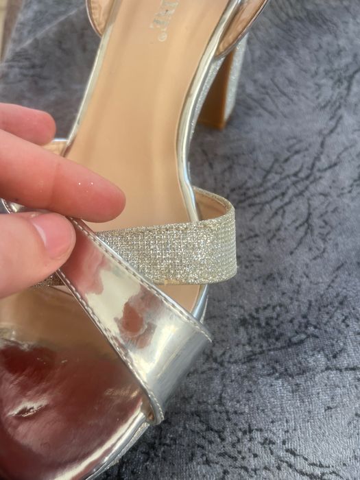 Дамски сандали на ток – сребристи – номер 40