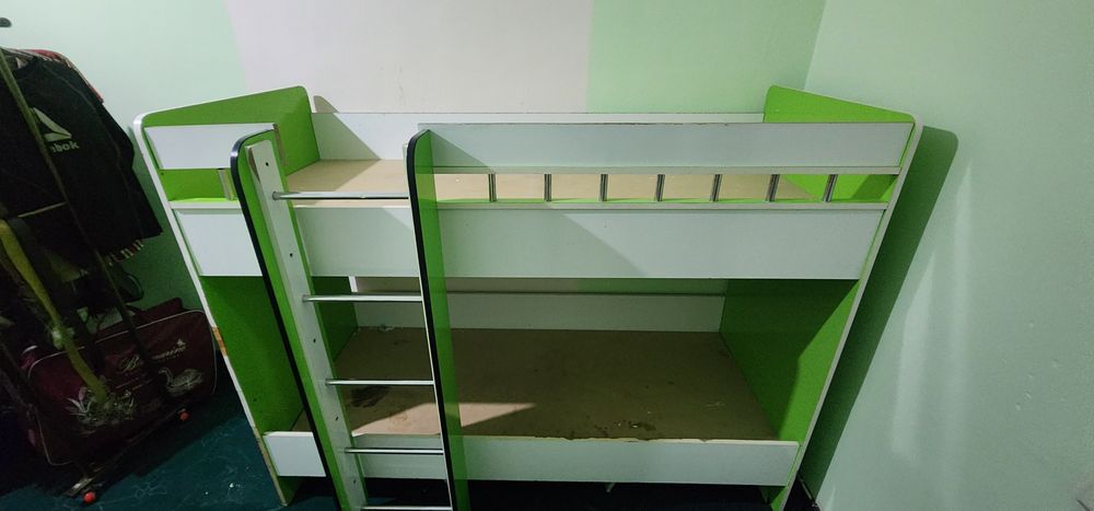 Ikki etajli  divan oʻlchami 180×75×150  Oq detski beshikli  divan 1