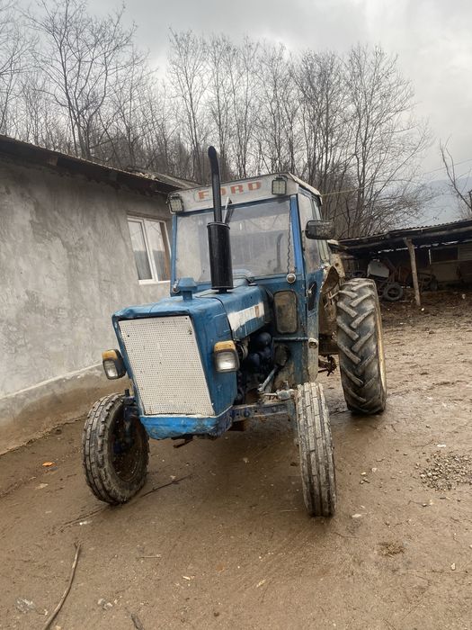 Vand tractor ford impreuna cu plug !