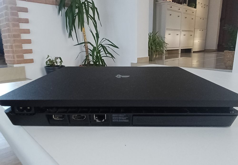 Vând ps4 fără consol