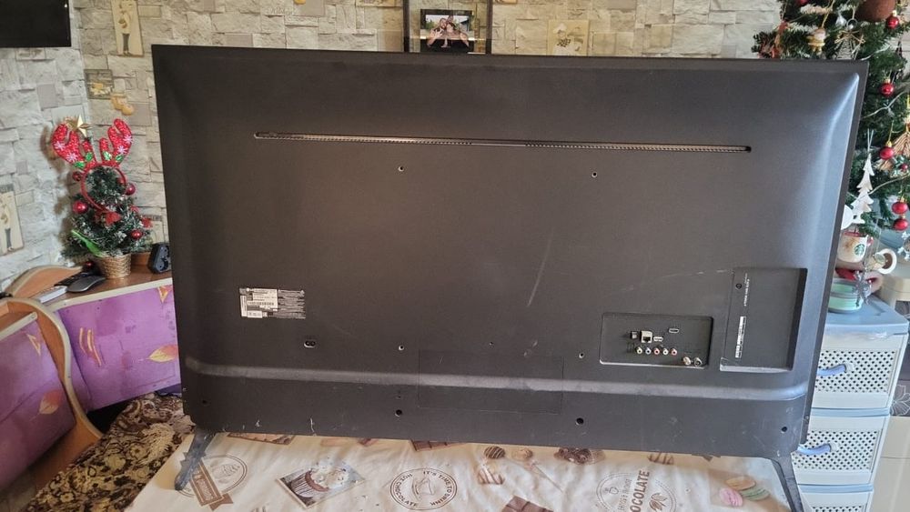 На запчасти  телевизор