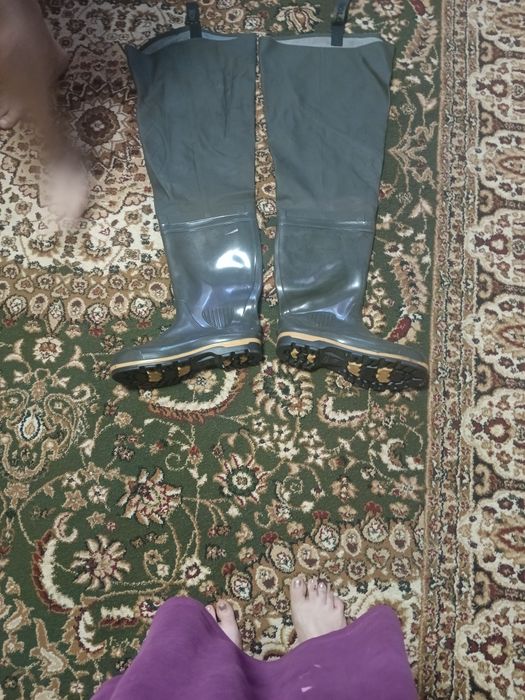 Продам сапоги новые