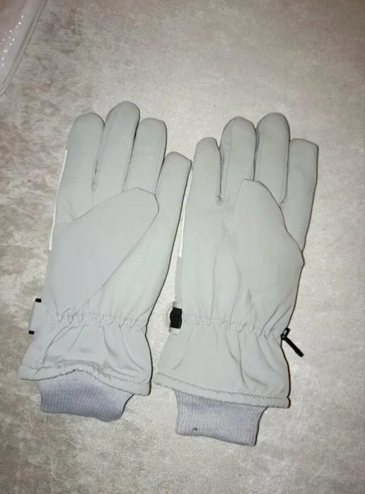 Зимни ръкавици с термално покритие (бели и черни)