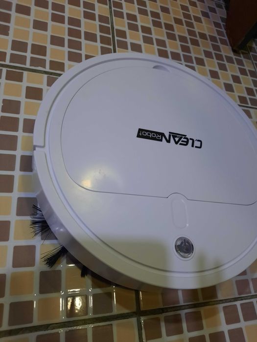 Робот пылесос, почти новый