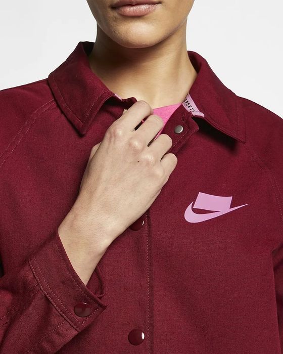 Ново пролетно дамско яке Nike sportswear