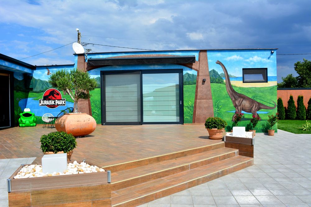 Рисунки върху стени