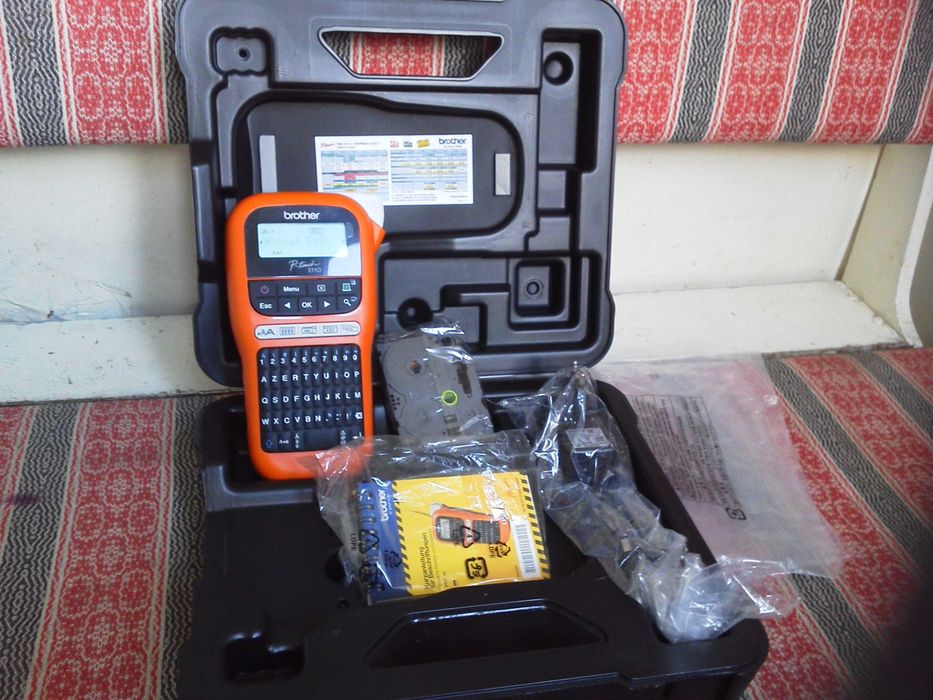Aparat de Etichetat Brother Touch-PT-E110VP+++