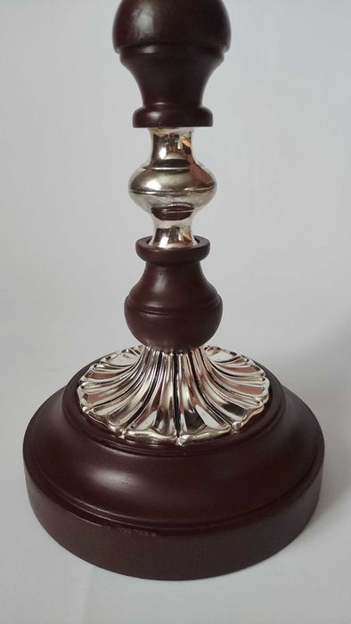 Красив стар свещник изработен от посребрен метал и дърво