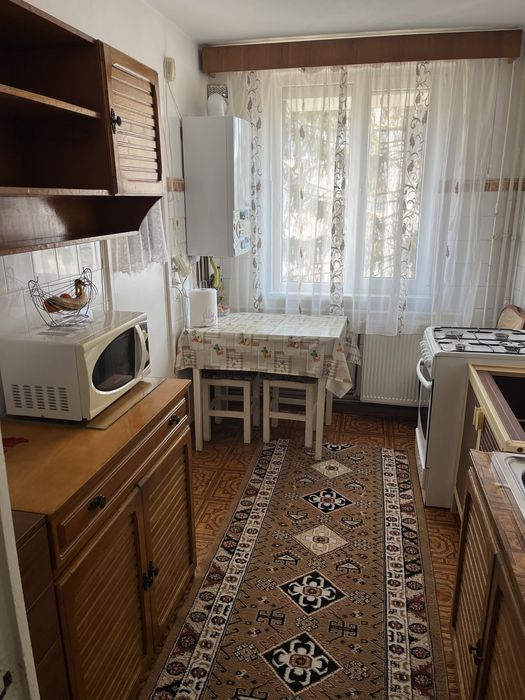 Inchiriez apartament 3 camere