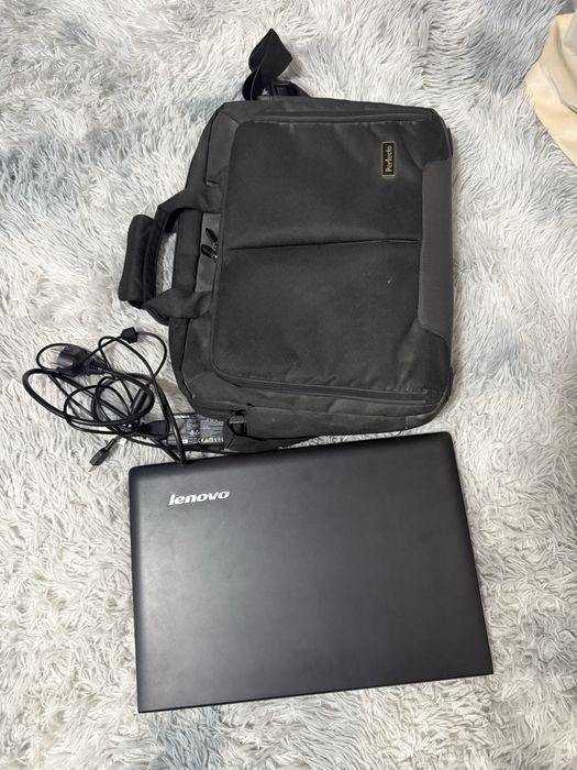 Ноутбук черный .