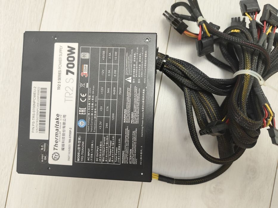 Блок питания Thermaltake TR2 S 700Вт