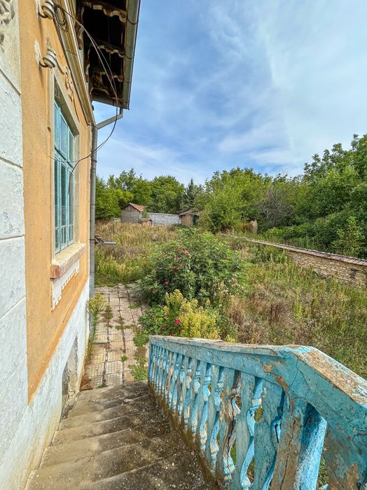 Красива двуетажна къща в с. Михалци