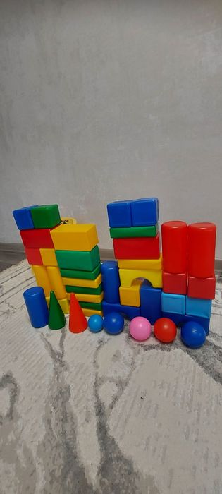 Кубики и мяч попрыгун