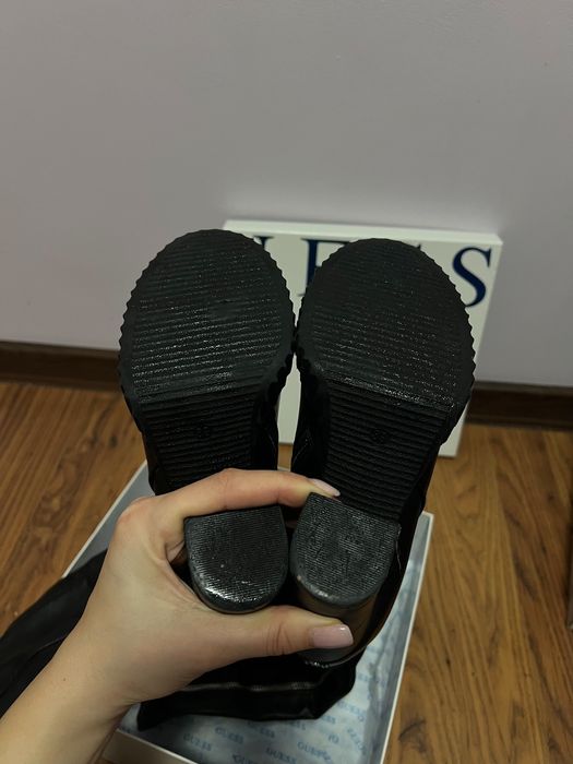 Високи чизми Guess