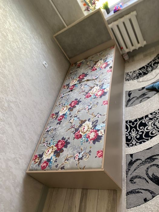 Шкаф, Два кравать,Зерколо