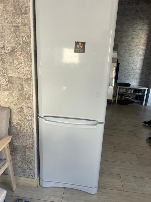 Холодильник INDESIT