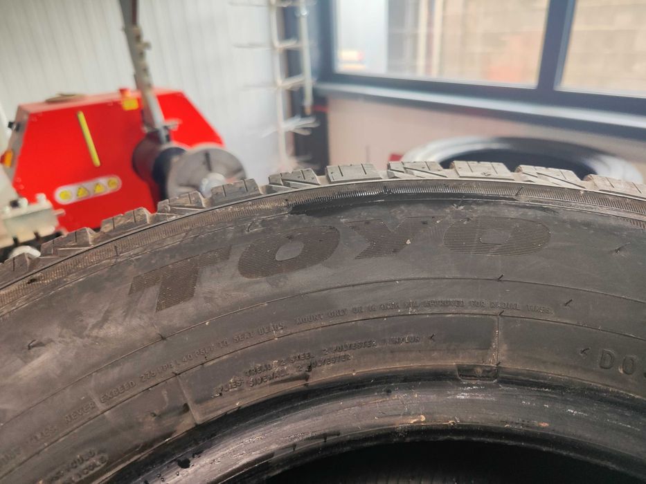 4бр.зимни гуми 235/65/16C Toyo