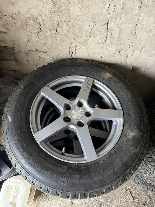 Продам шипованные шины с дисками в сборе