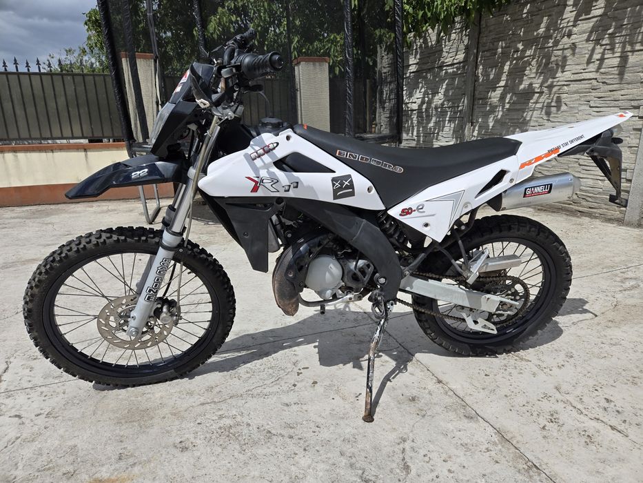 Cross Enduro  ( dimensiuni  mari ) am acte si carte de conformitate minarelli am6