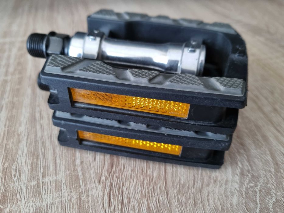 Помпа, звънец, вътрешна камера, манометър, педали и друго за велосипед