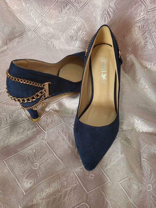 Pantofi stileto eleganți