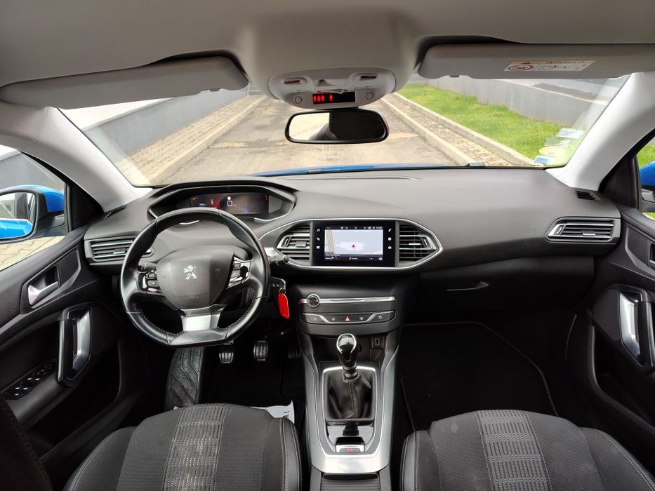 Peugeot 308 Allure/ 2021/ 1.5 Blue hdi/ Euro 6 / Navi/ Line Assist/