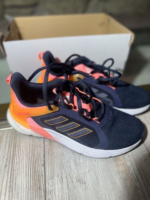 Дамски маратонки Adidas 37,5