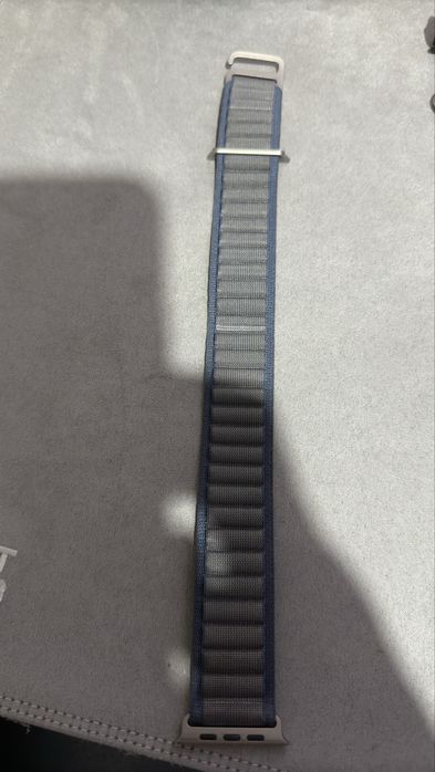 Curea apple alpine loop pentru aw ultra sau de 45 mm