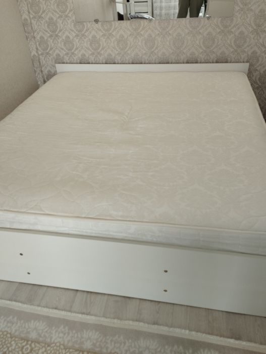 Продам двуспальную кровать