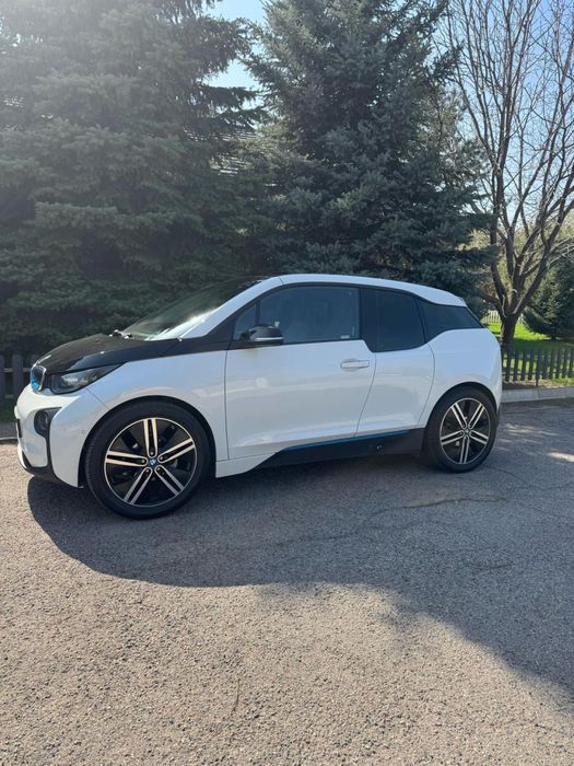 Продаю автомобиль BMW I3 гибрид