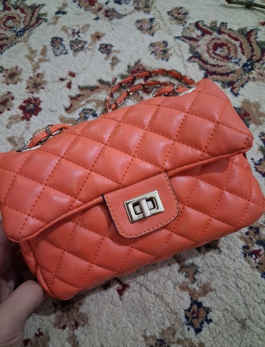 Chanel sumka sotiladi