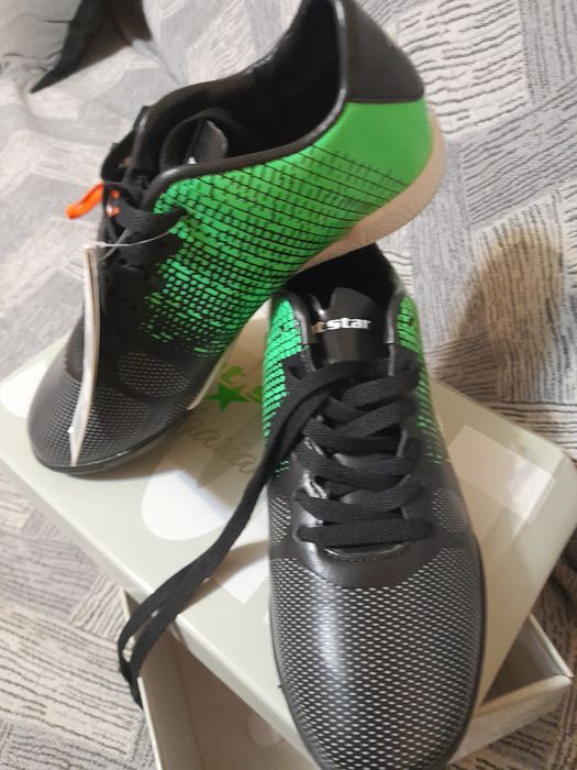 Футболни ботонки Нови