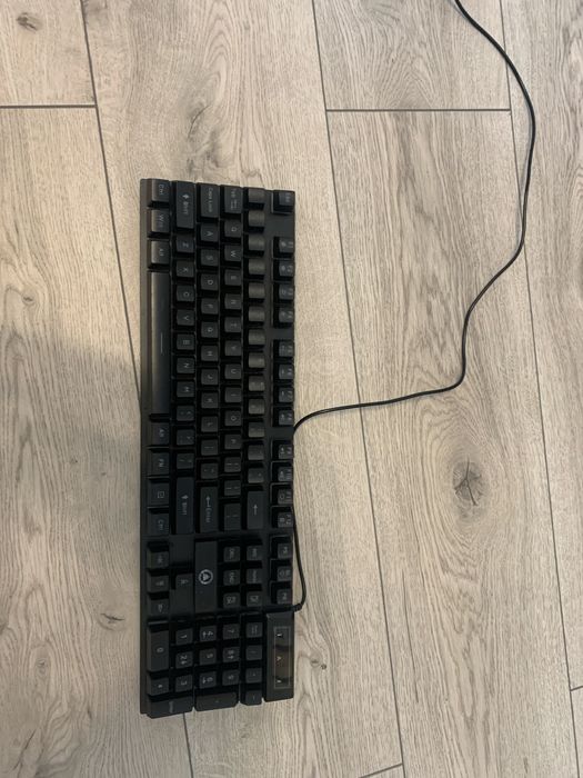 Tastatura 100% cu fir