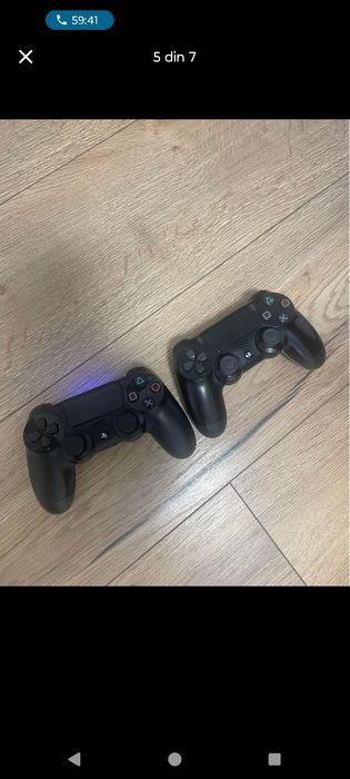 Vând PS4 impecabil
