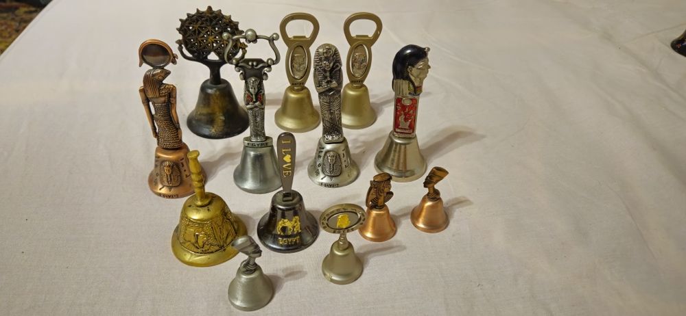 Vand colectie clopotei englezesti+turistici din bronz si alama. 8 poze