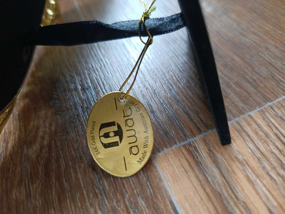 Продаётся фоторамка металлическая.