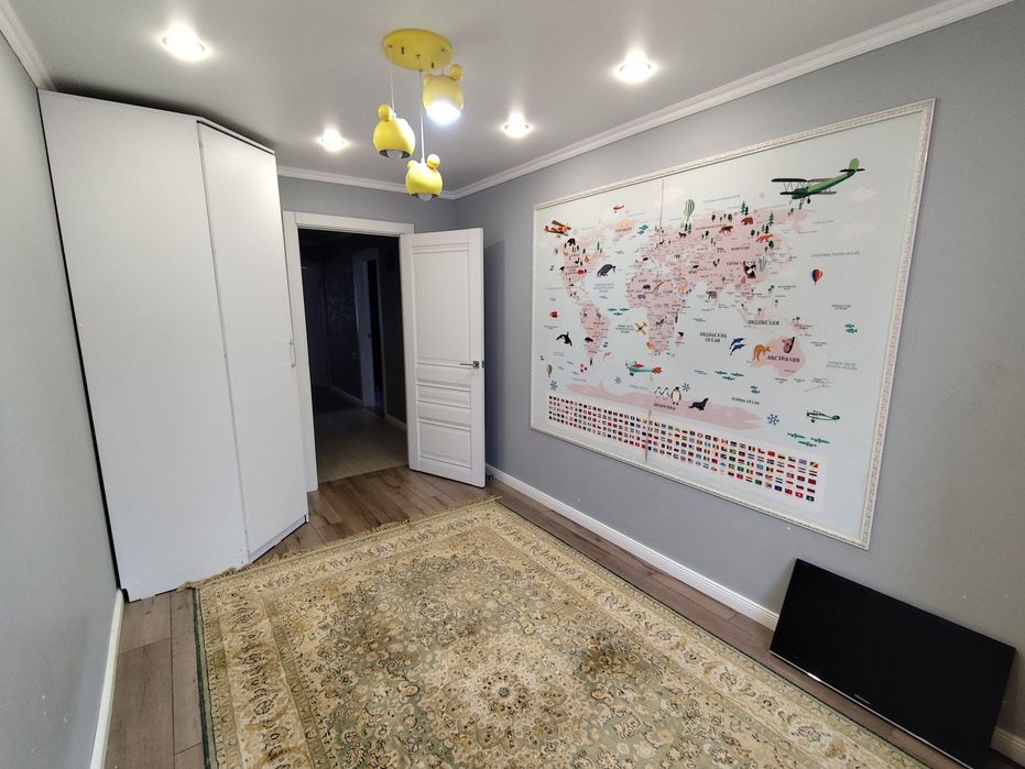 Продам 4х ком квартиру в центре города.