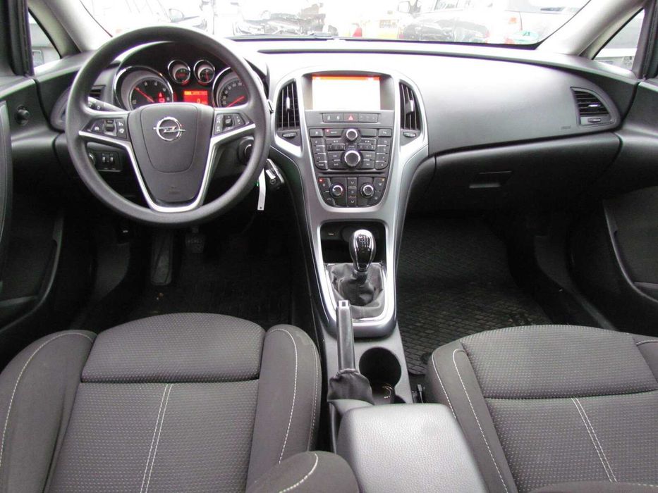 Inchirieri auto Bucuresti - Opel Astra diesel - Auto de inchiriat