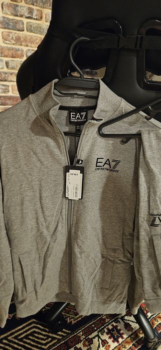 Чисто нов детски спортен екип EA7 12y