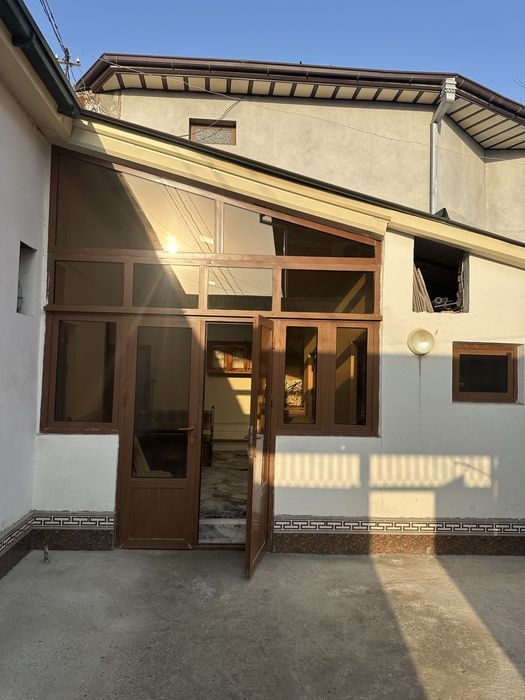 Arenda hovli Bulvar tomonida