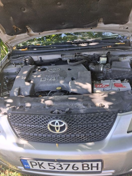 Продавам Toyota Corolla