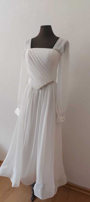 Платье нарядное.