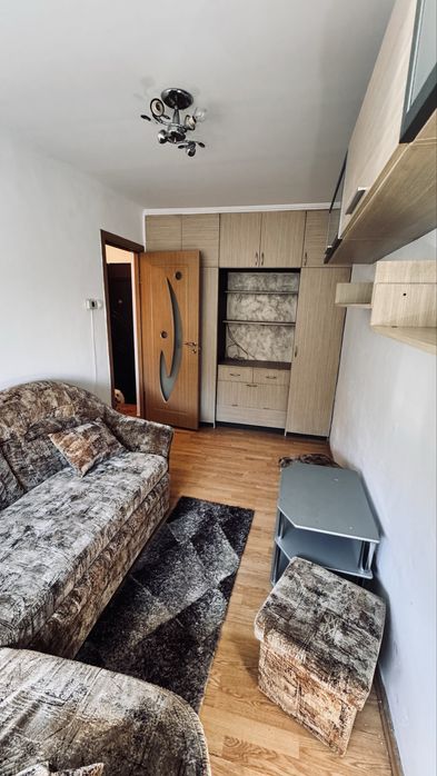 Apartamen o camera de inchiriat