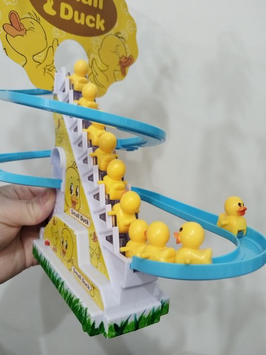 Игрушка ,, уточки на горке"