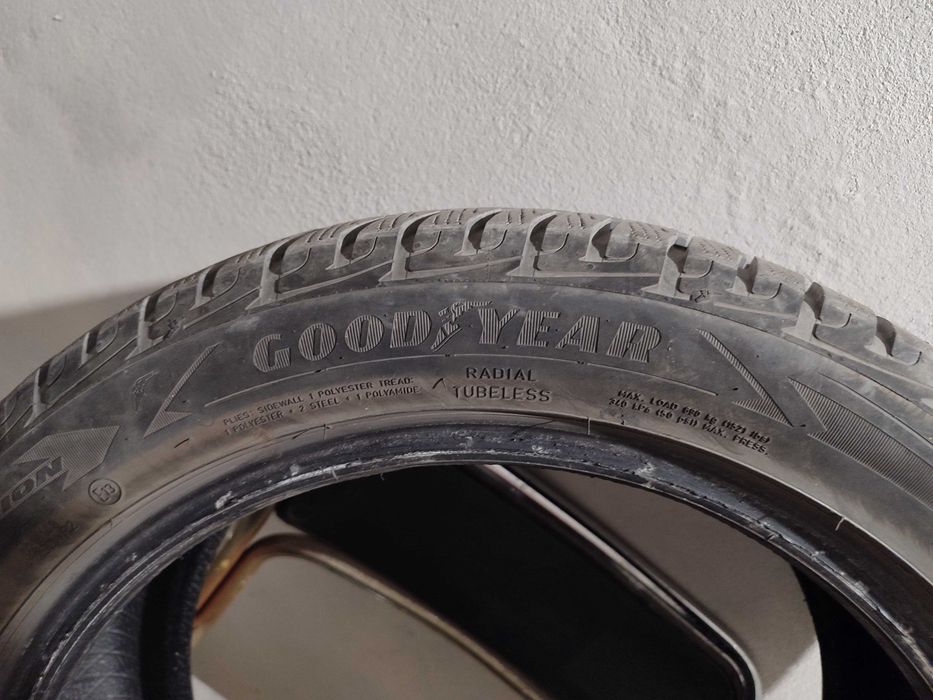 Продавам зимни гуми 215/50r17
