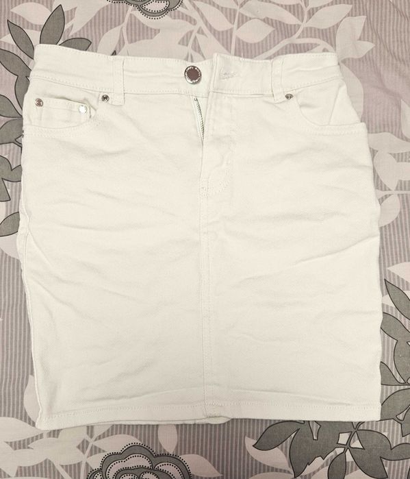 Продавам бяла пола